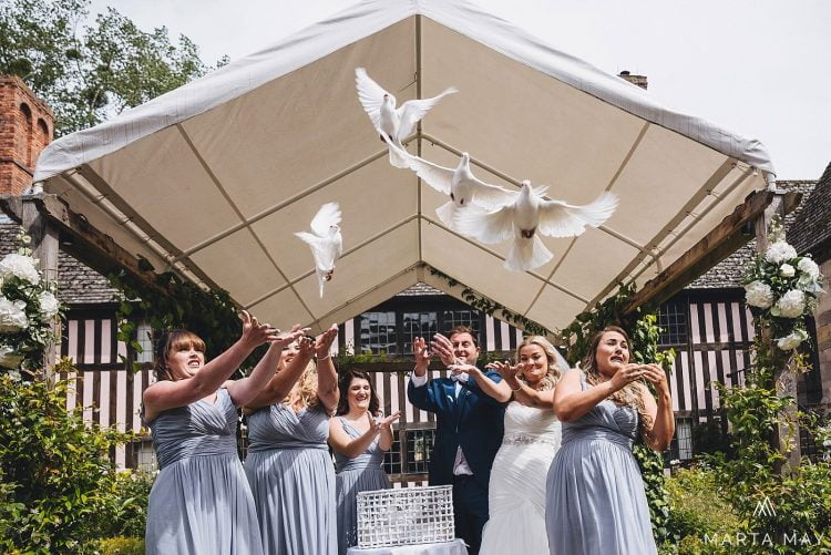 Herefordshire wedding photographers Brinsop Court doves