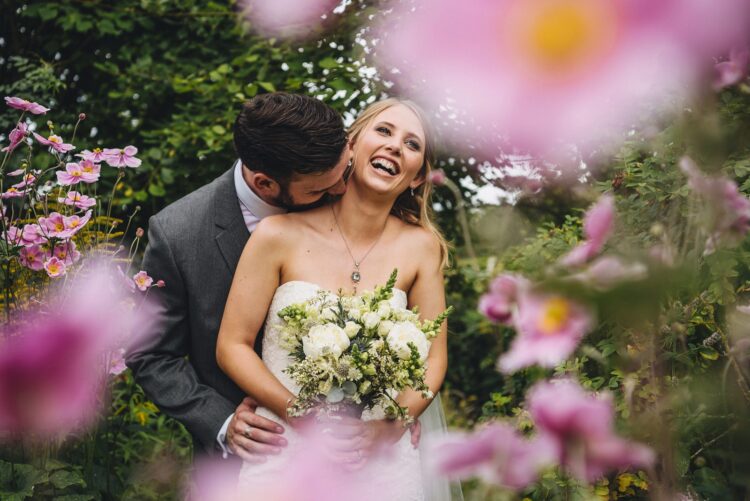 couple shoot at Lyde Court at golden hour