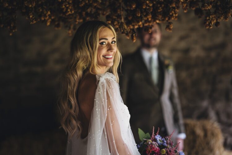 couple shoot at Lyde Court at golden hour