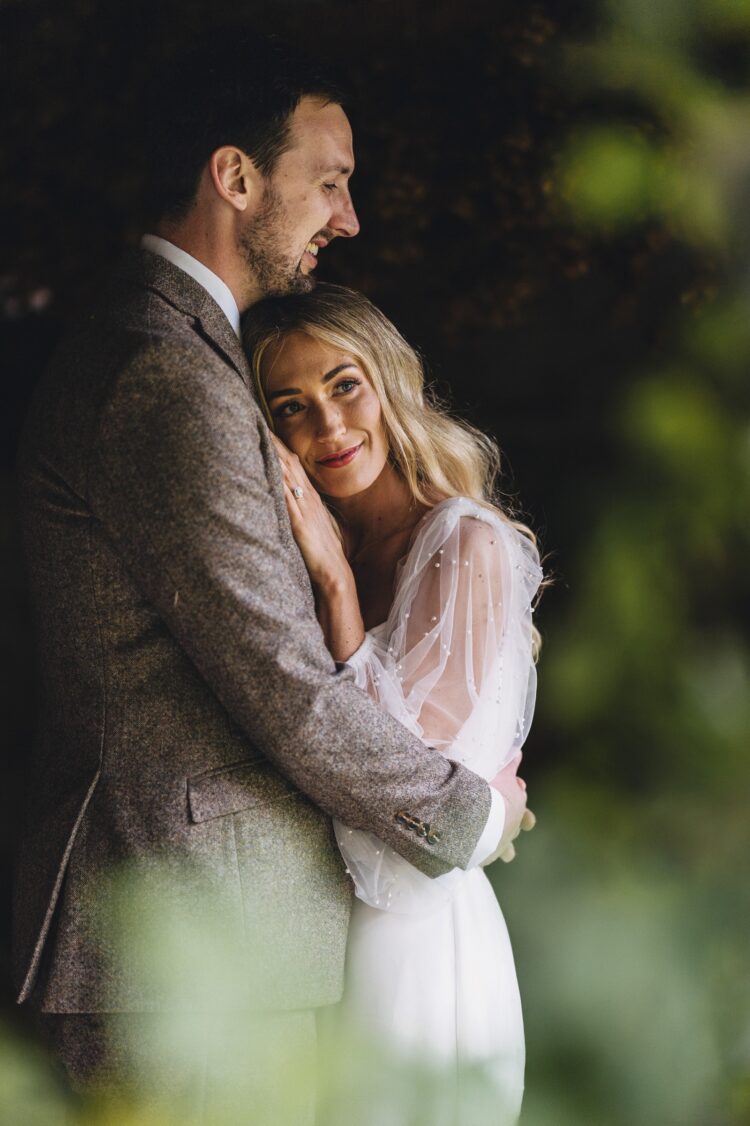 couple shoot at Lyde Court at golden hour