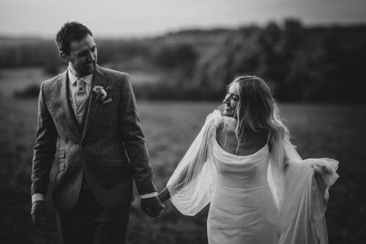 couple shoot at Lyde Court at golden hour