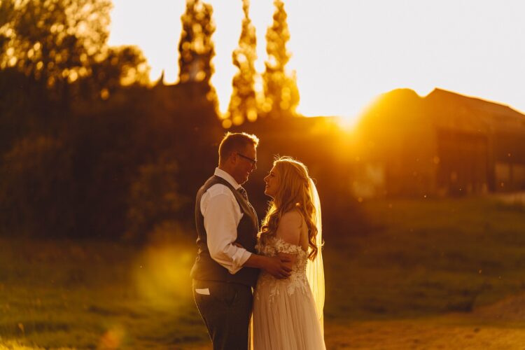 couple shoot at Lyde Court at golden hour