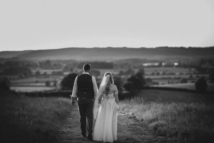 couple shoot at Lyde Court at golden hour