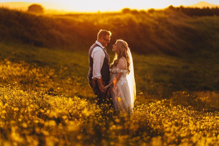 couple shoot at Lyde Court at golden hour