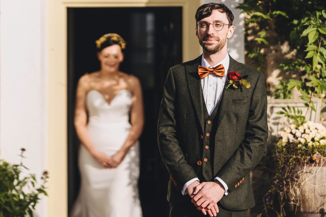 couple first look at Lyde Court wedding films