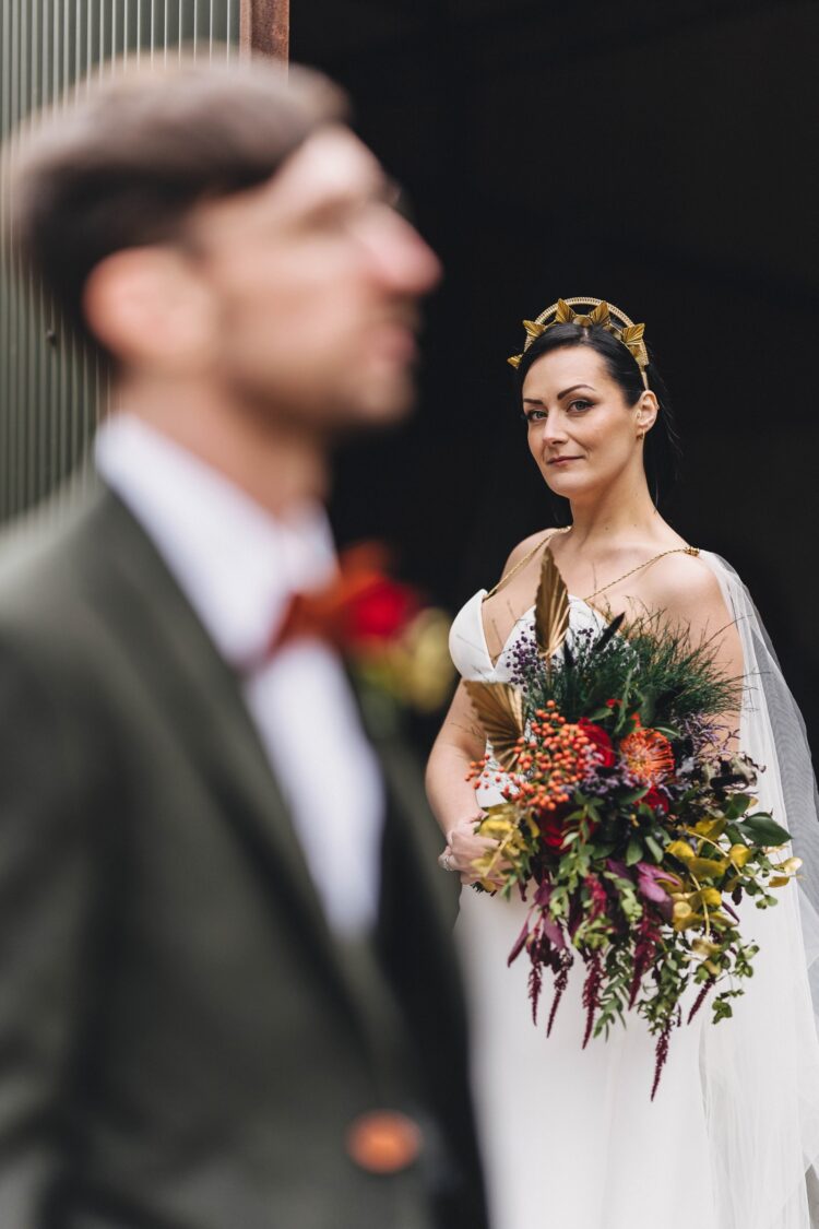 couple shoot at Lyde Court at golden hour