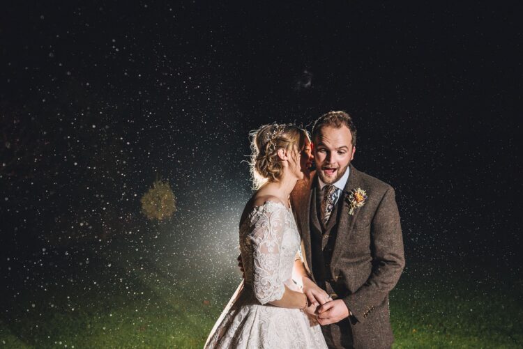 couple shoot at Lyde Court in the rain