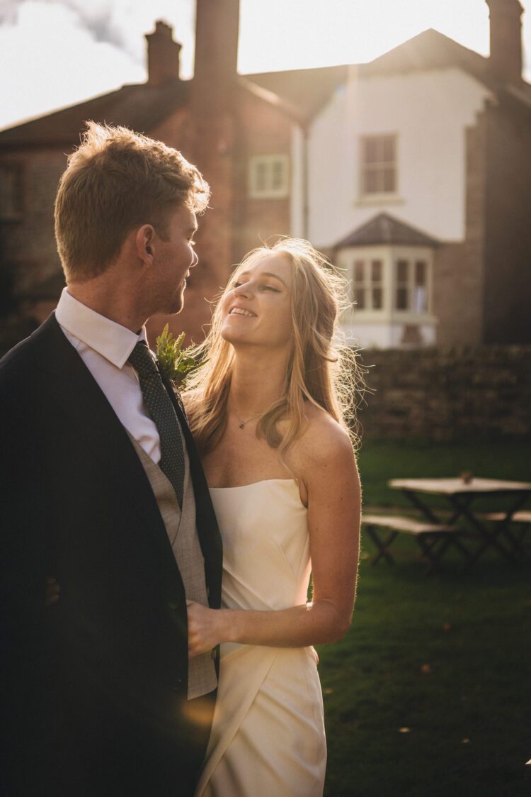 couple shoot at Lyde Court at golden hour