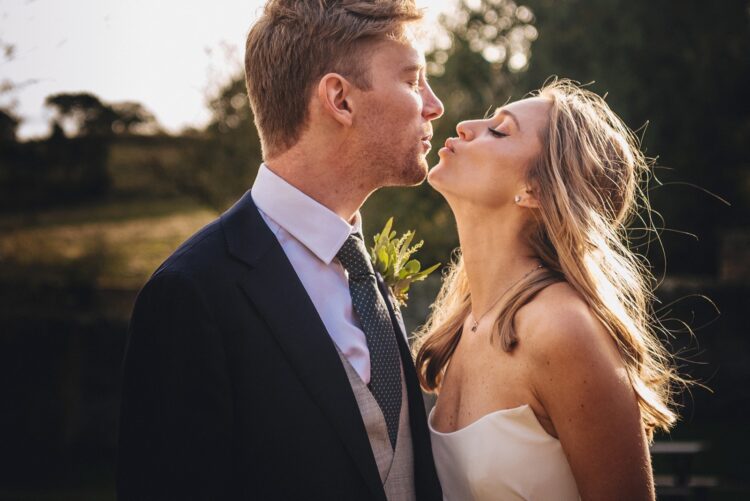 couple shoot at Lyde Court at golden hour