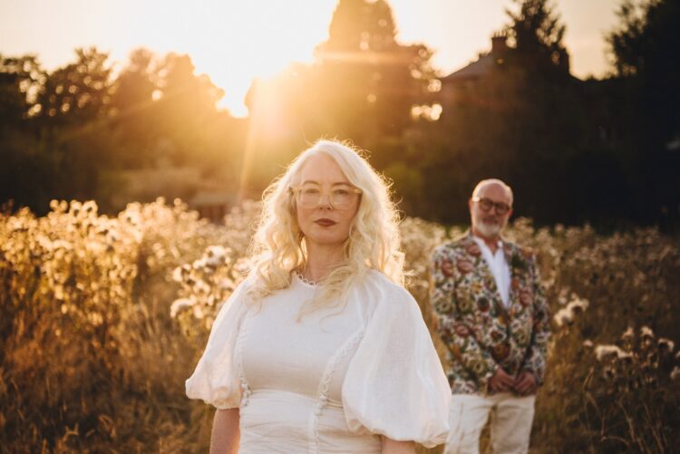 couple shoot at Lyde Court at golden hour