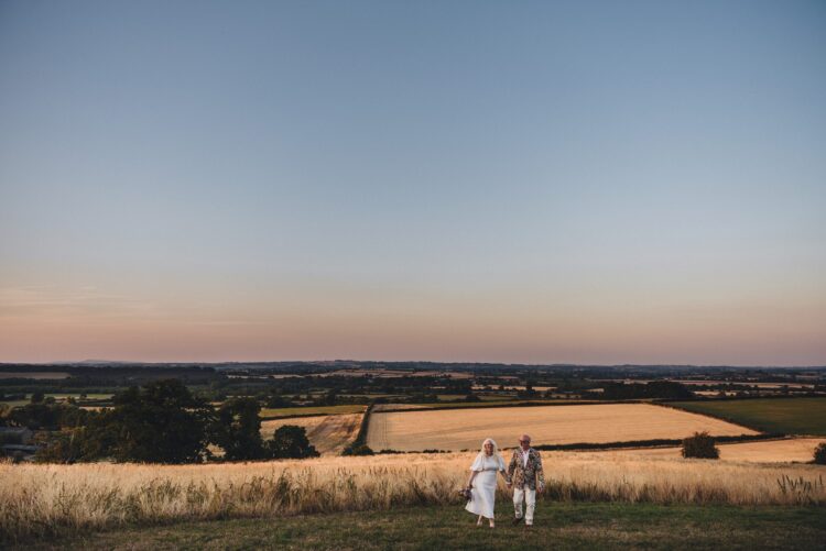 couple shoot at Lyde Court at golden hour