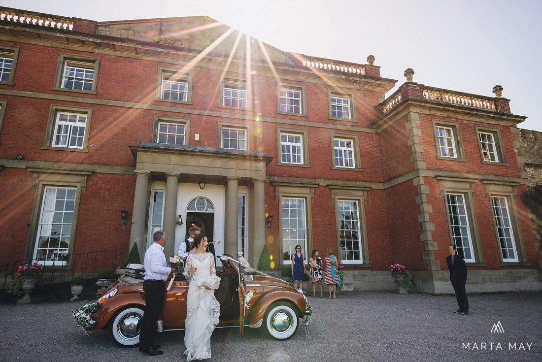 bride and groom arriving at Homme House in the sunny weather