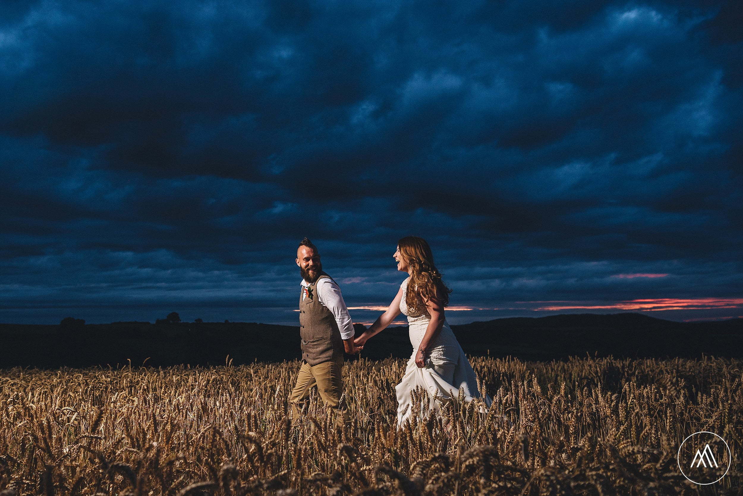 unposed wedding photography