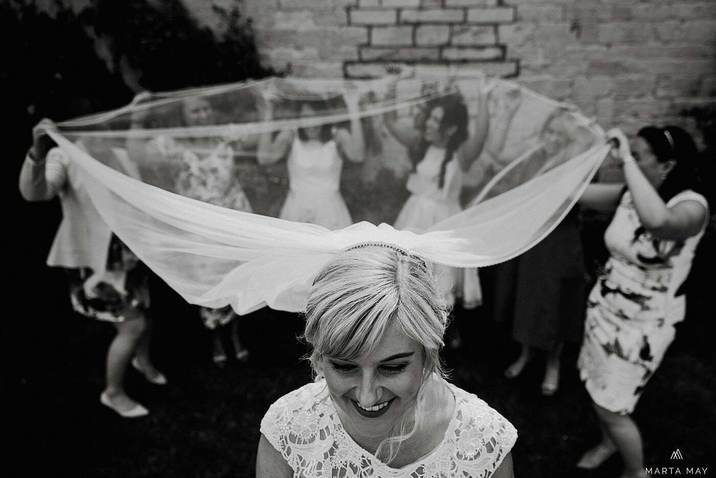 bride with long veil