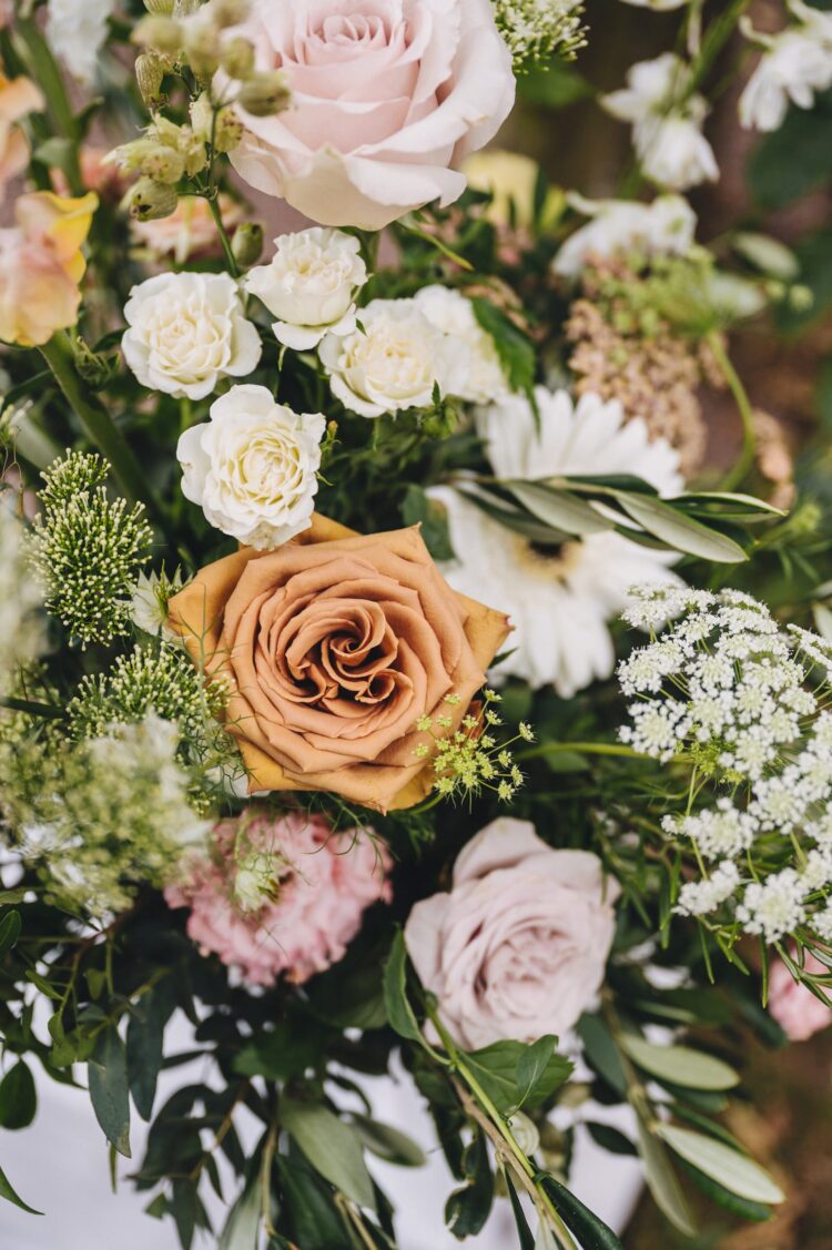 wedding flowers pauntley court wedding photography