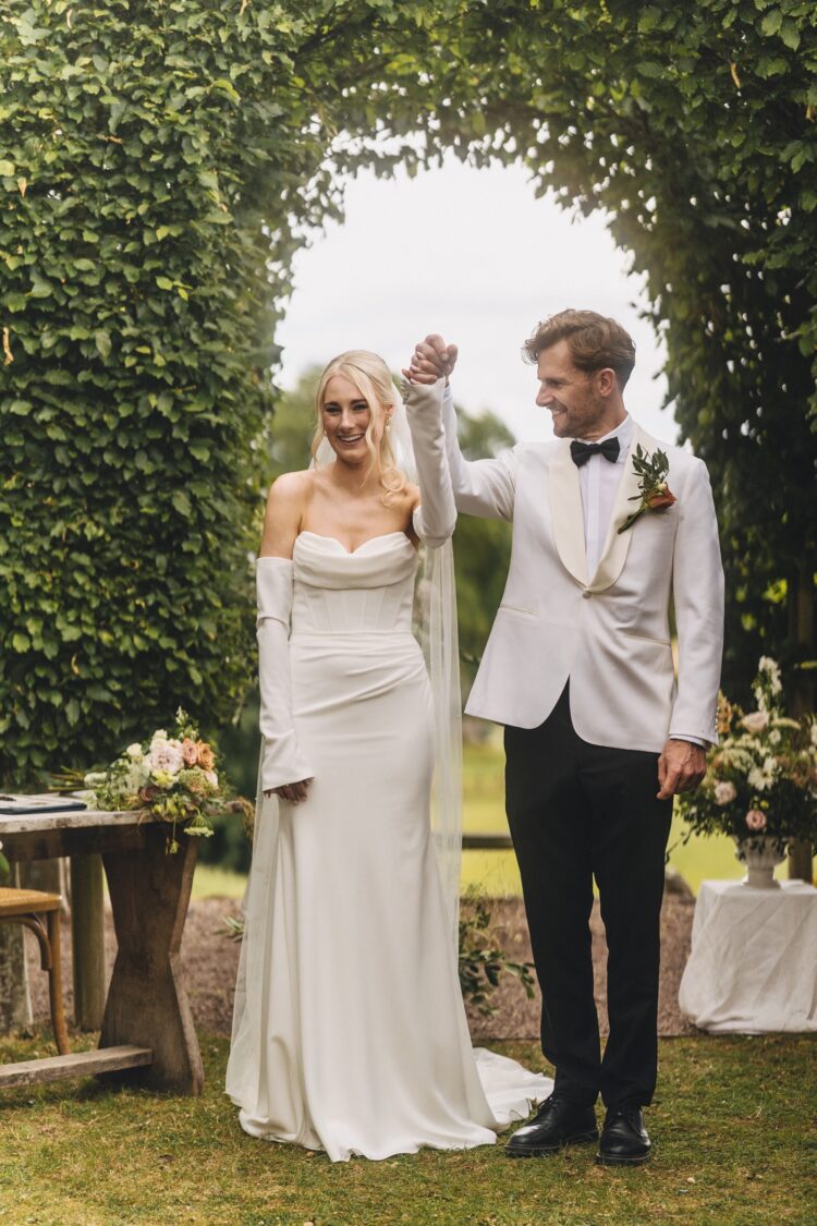 outdoor wedding ceremony at Pauntley Court, Cotswolds