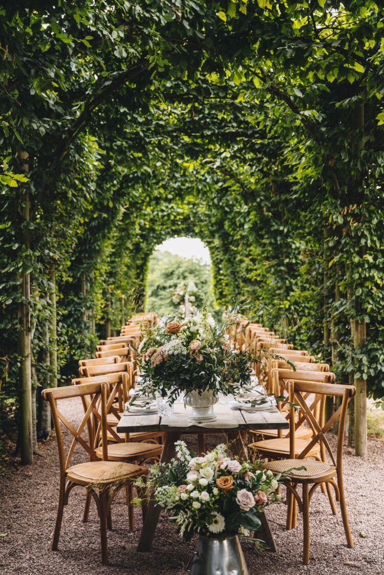 alfresco dining italian style at Pauntley court