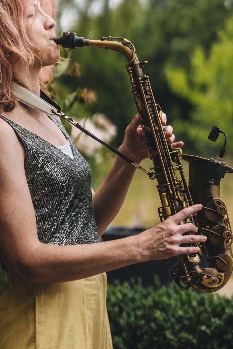 reception drinks and music in the gardens at Pauntley Court Gloucestershire