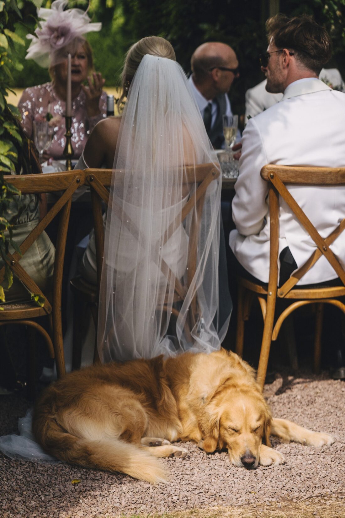 alfresco dining italian style at Pauntley court, wedding photography content