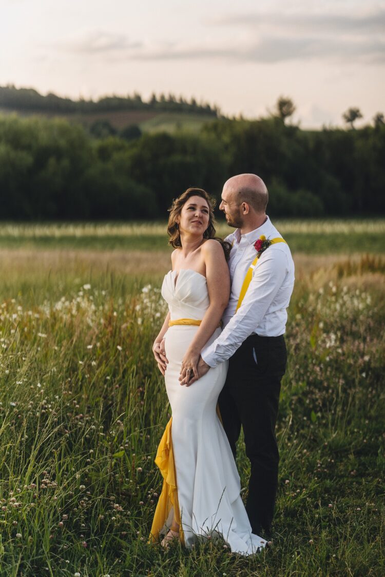 bride and groom pictures orchard at munsley wedding photography