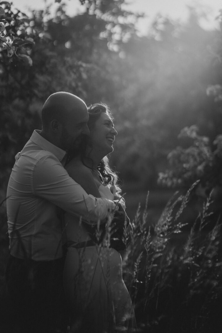 bride and groom pictures orchard at munsley wedding photography