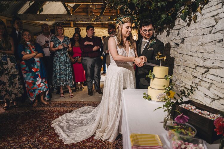 cake cutting at wilde lodge