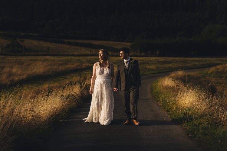 couple shoot at wilde lodge in golden hour