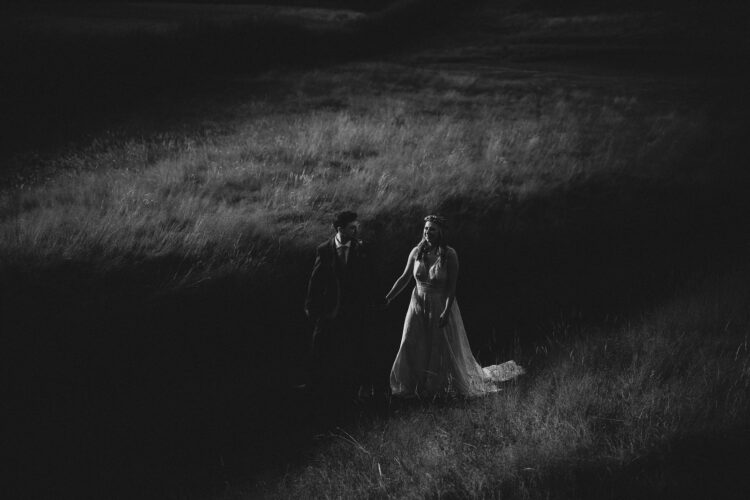 couple shoot at wilde lodge in golden hour