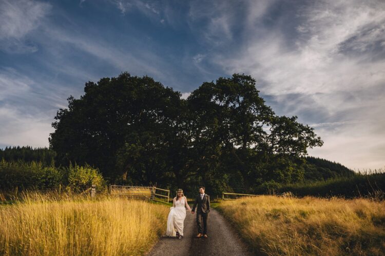 couple shoot at wilde lodge in golden hour