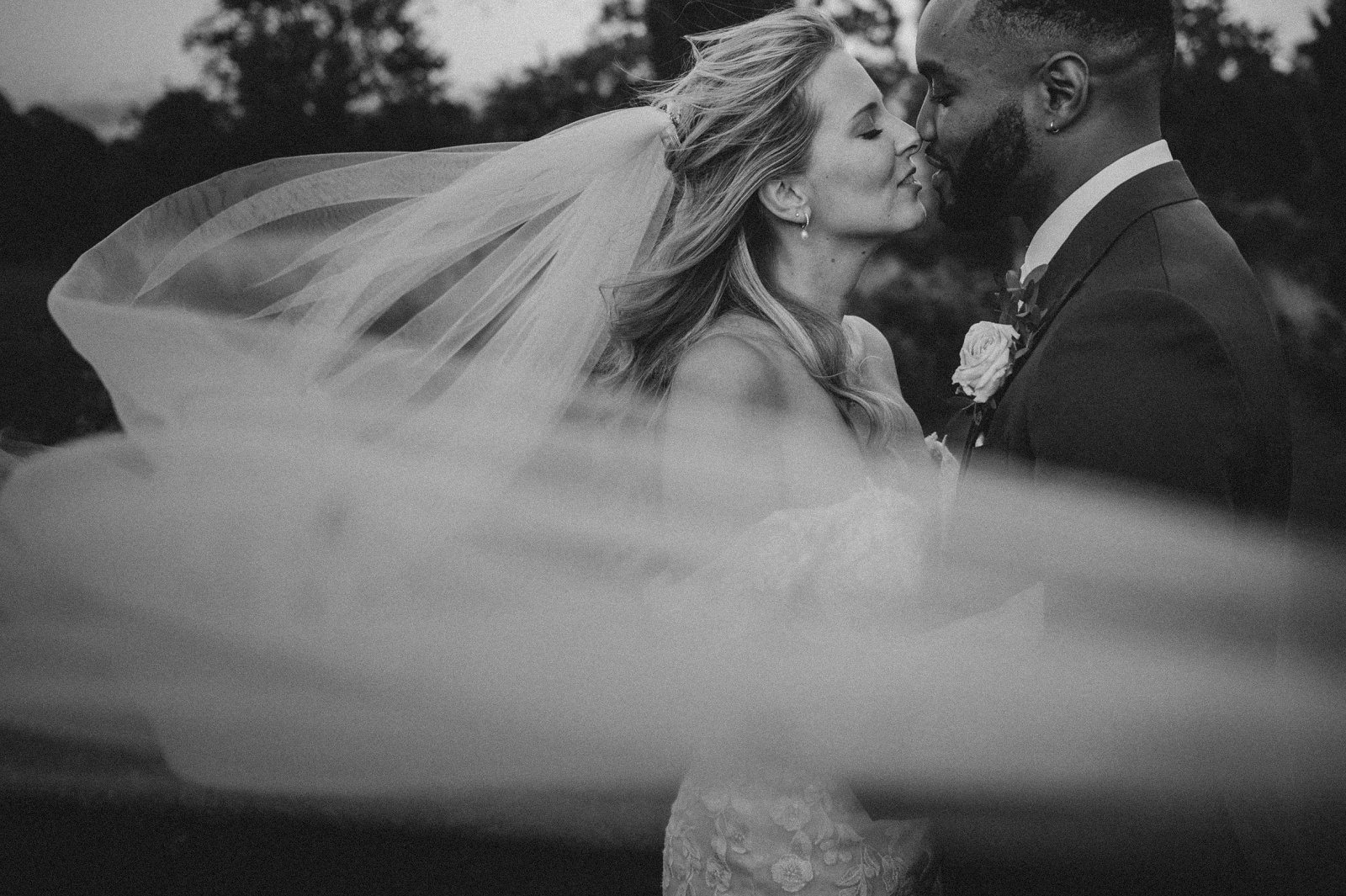 couple shoot at Lains barn, west midlands wedding fairs