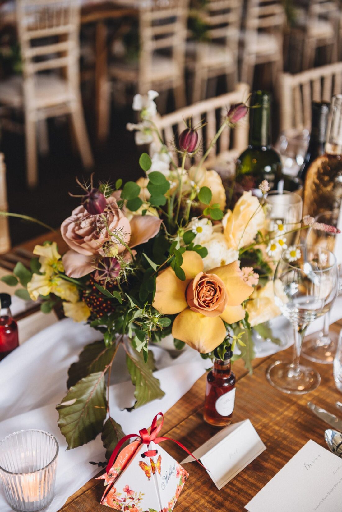 beautiful table decorations at lapstone barn