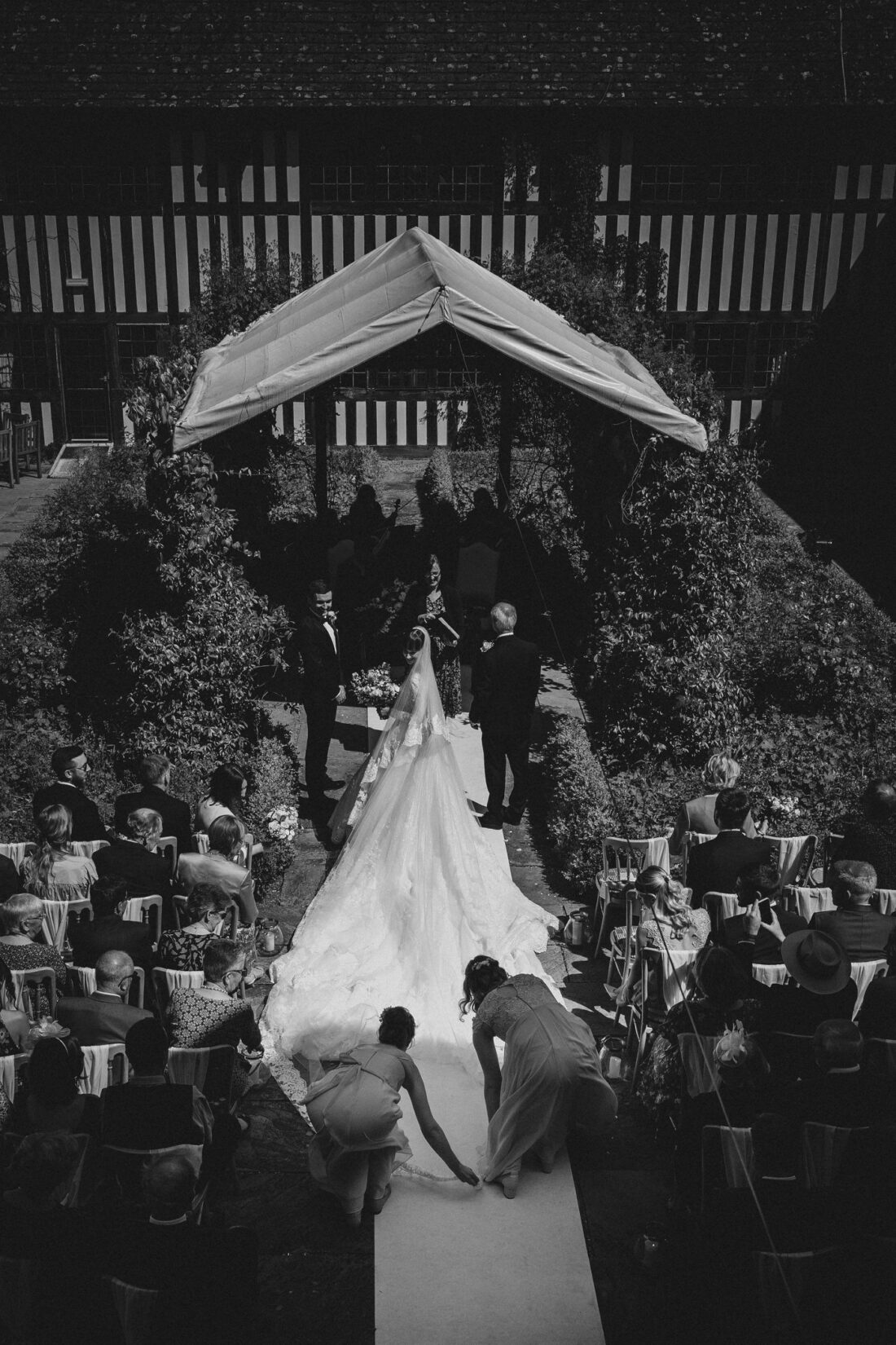 Herefordshire wedding venue Brinsop Court, long veils