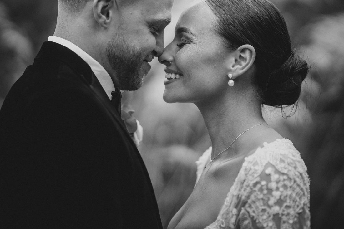 wedding pictures at redhouse barn, wedding photography prices UK