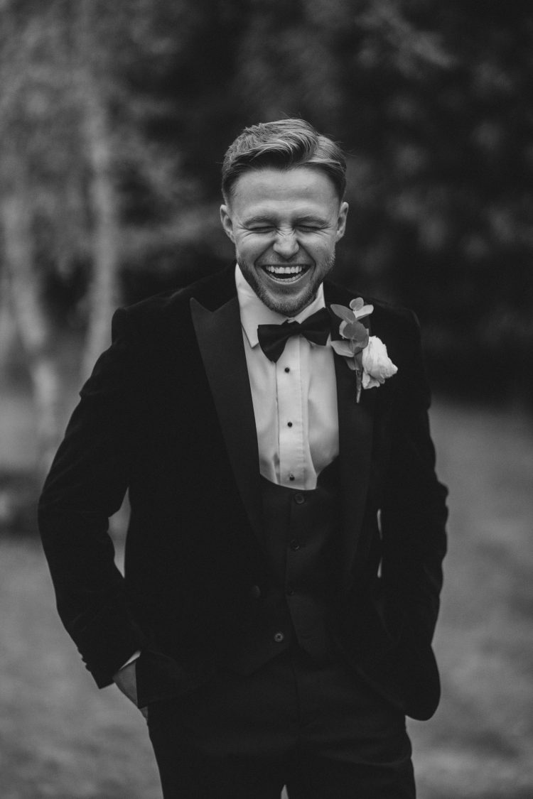 wedding pictures at redhouse barn