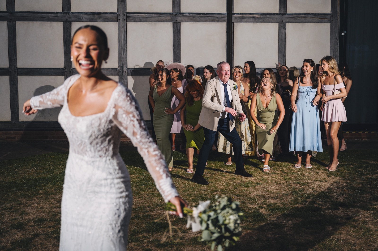 bouquet toss at redhouse barn sneak peeks