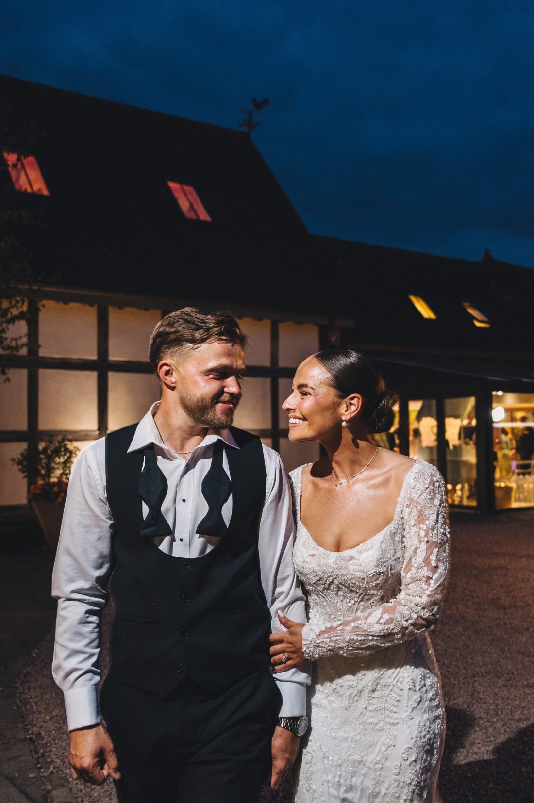 wedding pictures at redhouse barn