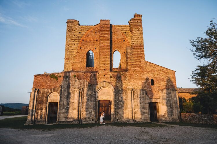 san galgano tuscany engagement shoot