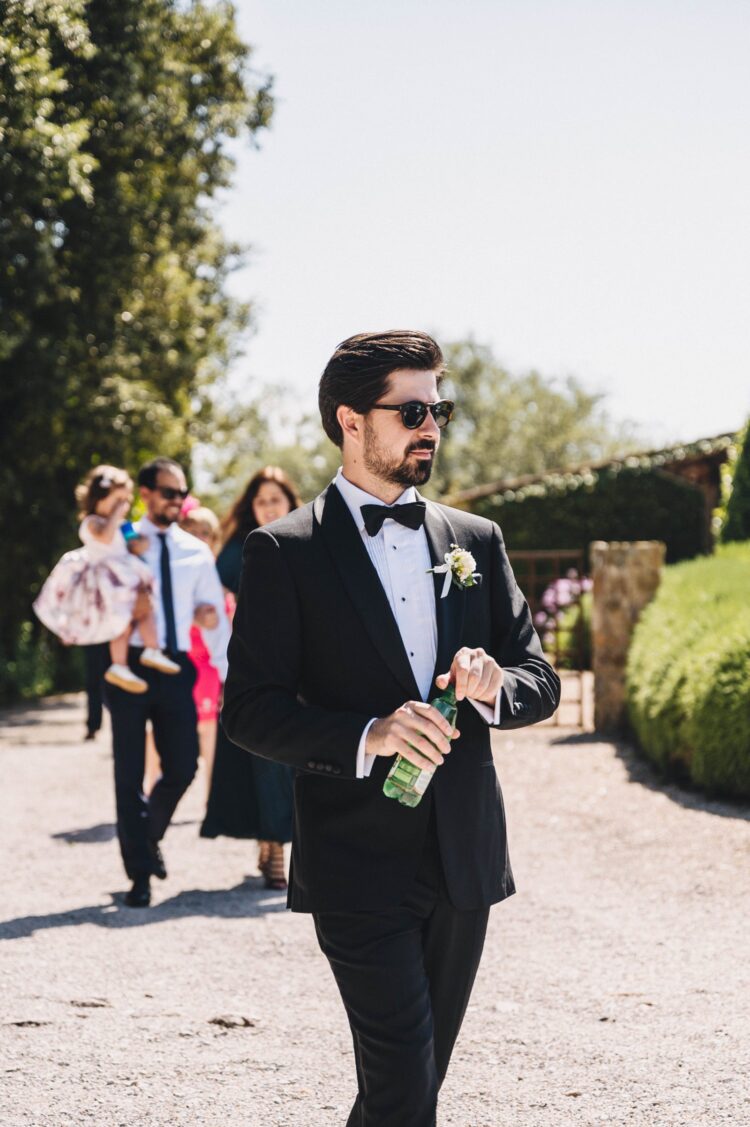 groom on the way to the ceremony at Villa Podernovo