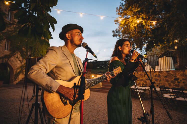 live music during wedding breakfast