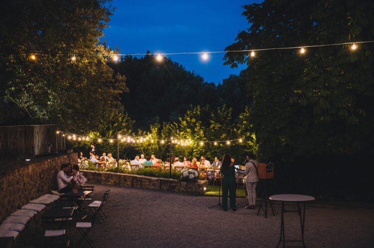 alfresco wedding dining at Villa Podernovo Tuscany