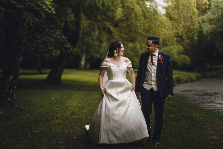 couple shoot during a wedding day at Water's Edge Ewen