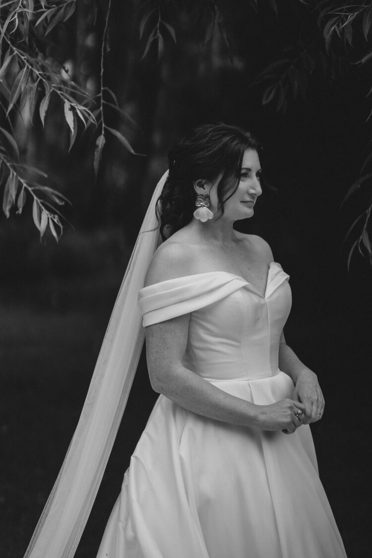 couple shoot during a wedding day at Water's Edge Ewen