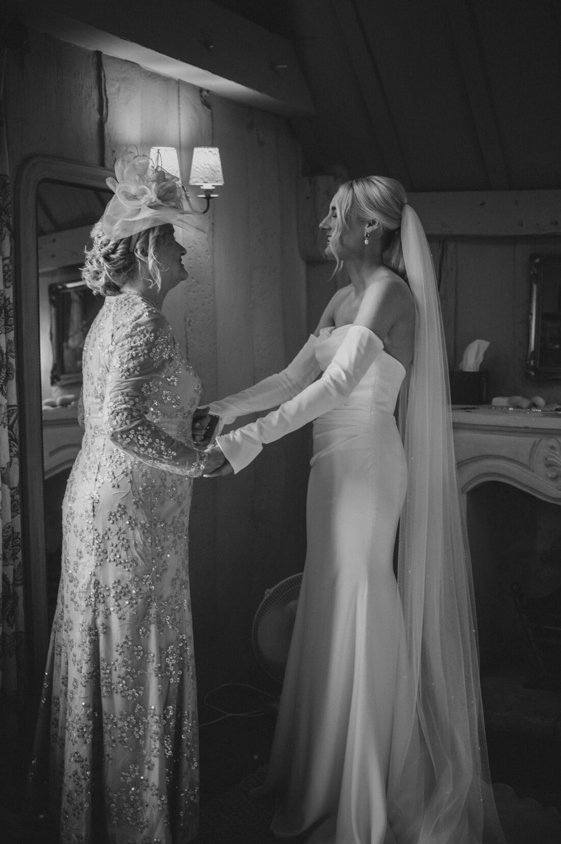 mother daughter moments at weddings