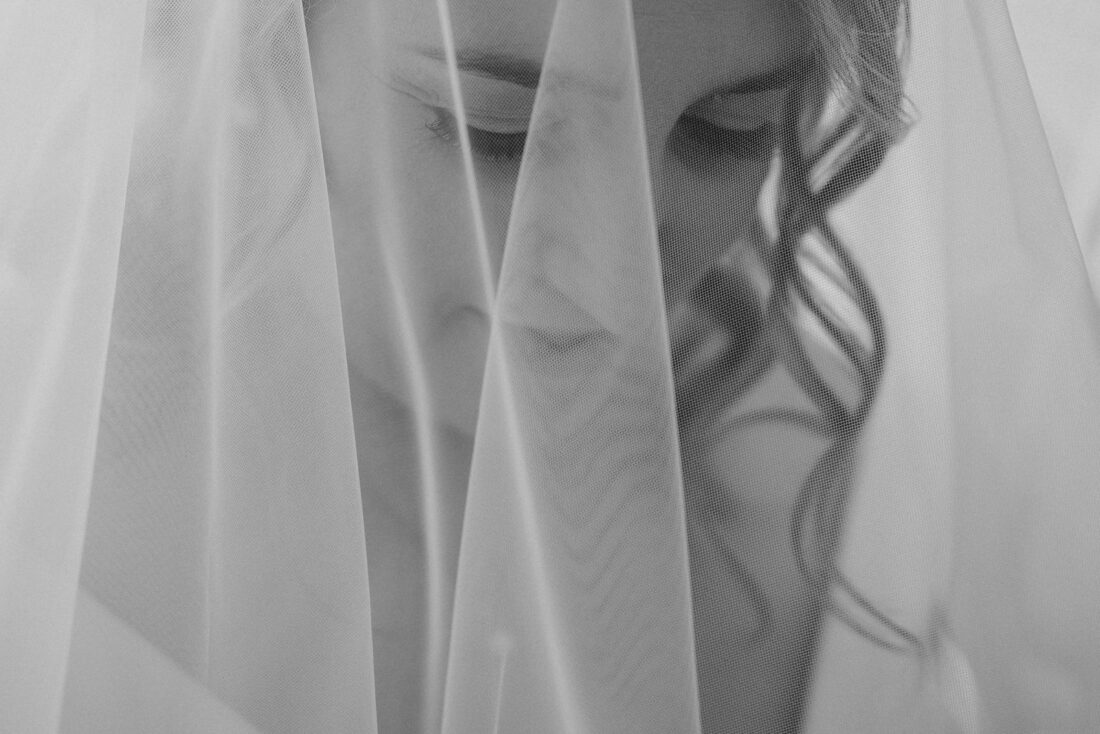 bride getting ready at berwick lodge