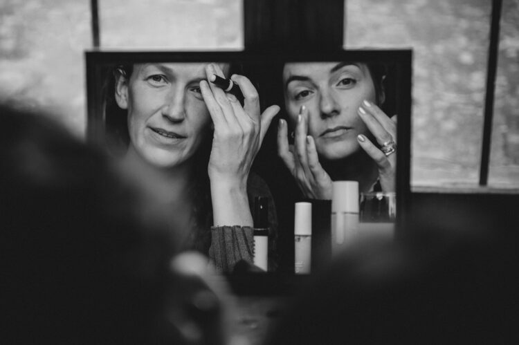 bridesmaids getting ready