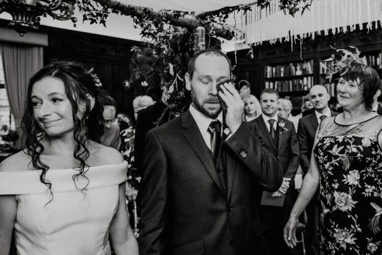 jewish wedding ceremony at Brinsop Court hereford