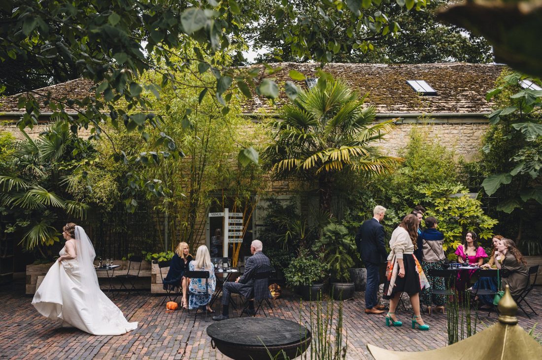 reception drinks and group pictures - matara centre good wedding photography