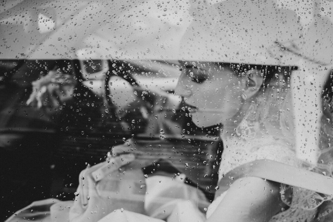bride on the way to the ceremony at Selwyn College, Cambridge University, Cambridge wedding photographer