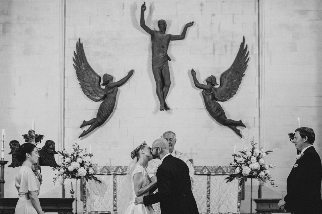 first kiss, Cambridge wedding photographer