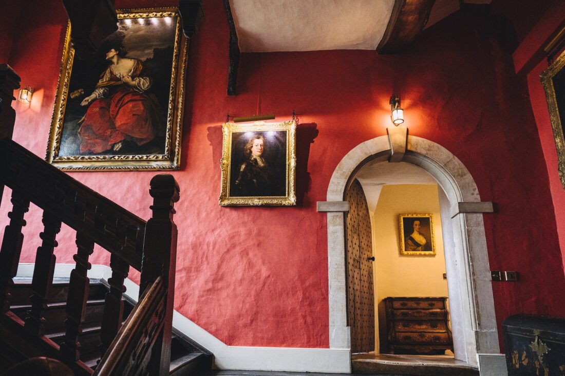 Elmore Court wedding photographer, beautiful colours of the venue